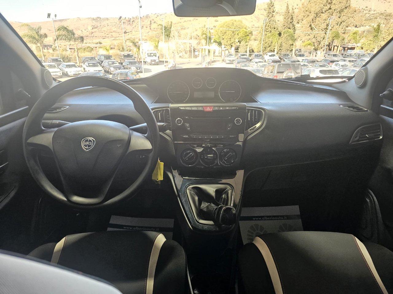 Lancia Ypsilon 5 Porte Ypsilon 1.2 8v Elefantino ecochic Gpl 69cv my14