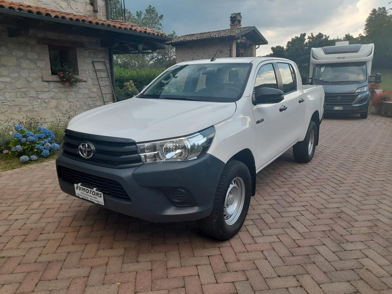 Toyota Hilux 2.4 D-4D 4WD 4 porte Double Cab Lounge AUTOCARRO