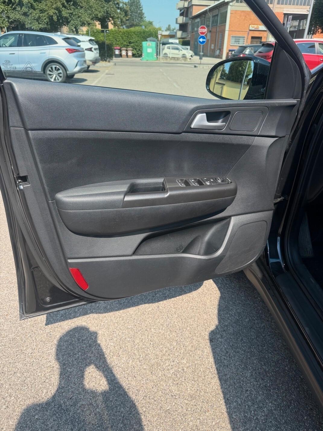Kia Sportage 1.6 - NEOPATENTATI - 12 MESI DI GARANZIA -