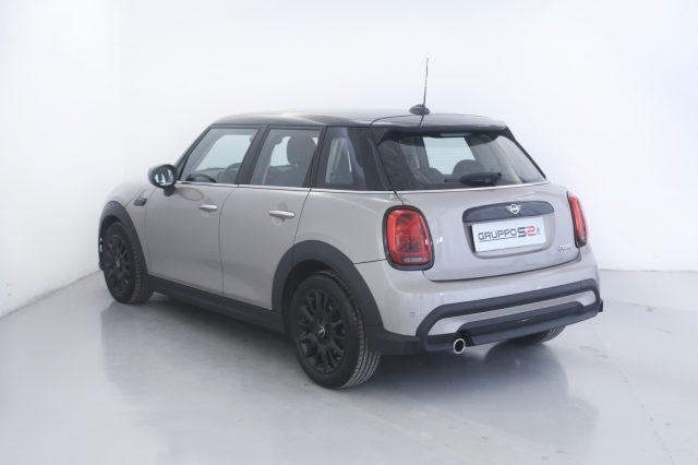 MINI Cooper 1.5 Cooper Essential 5 porte Tetto nero/cerchi 17'