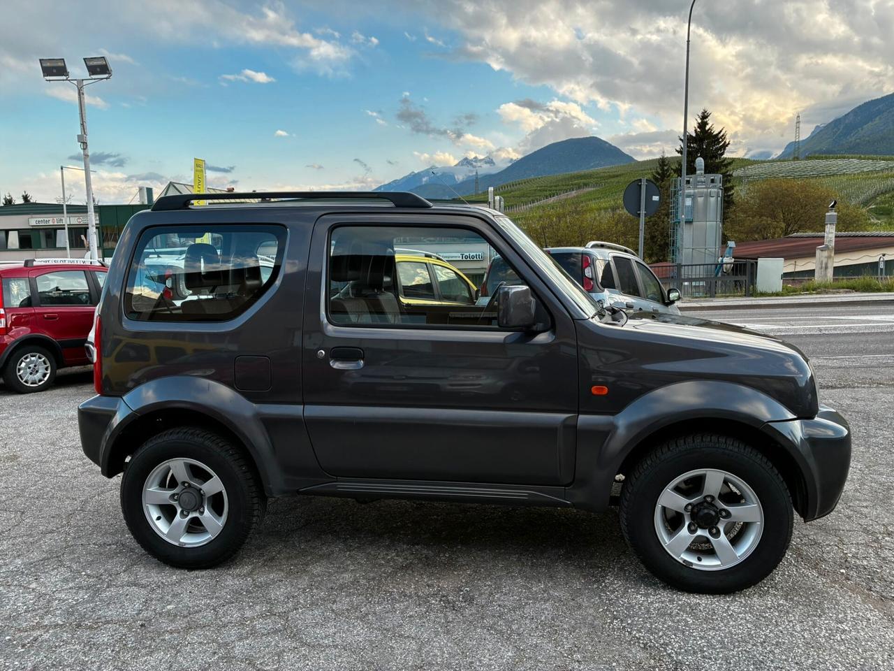 SUZUKI JIMNY 1.3i 16V 4WD JLX AUTOMATICO