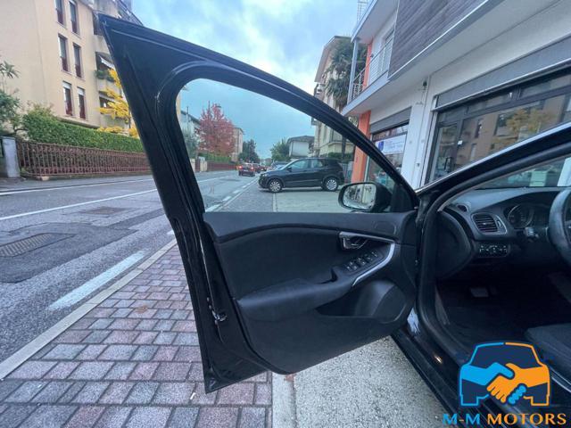 VOLVO V40 Kinetic con 12 mesi garanzia