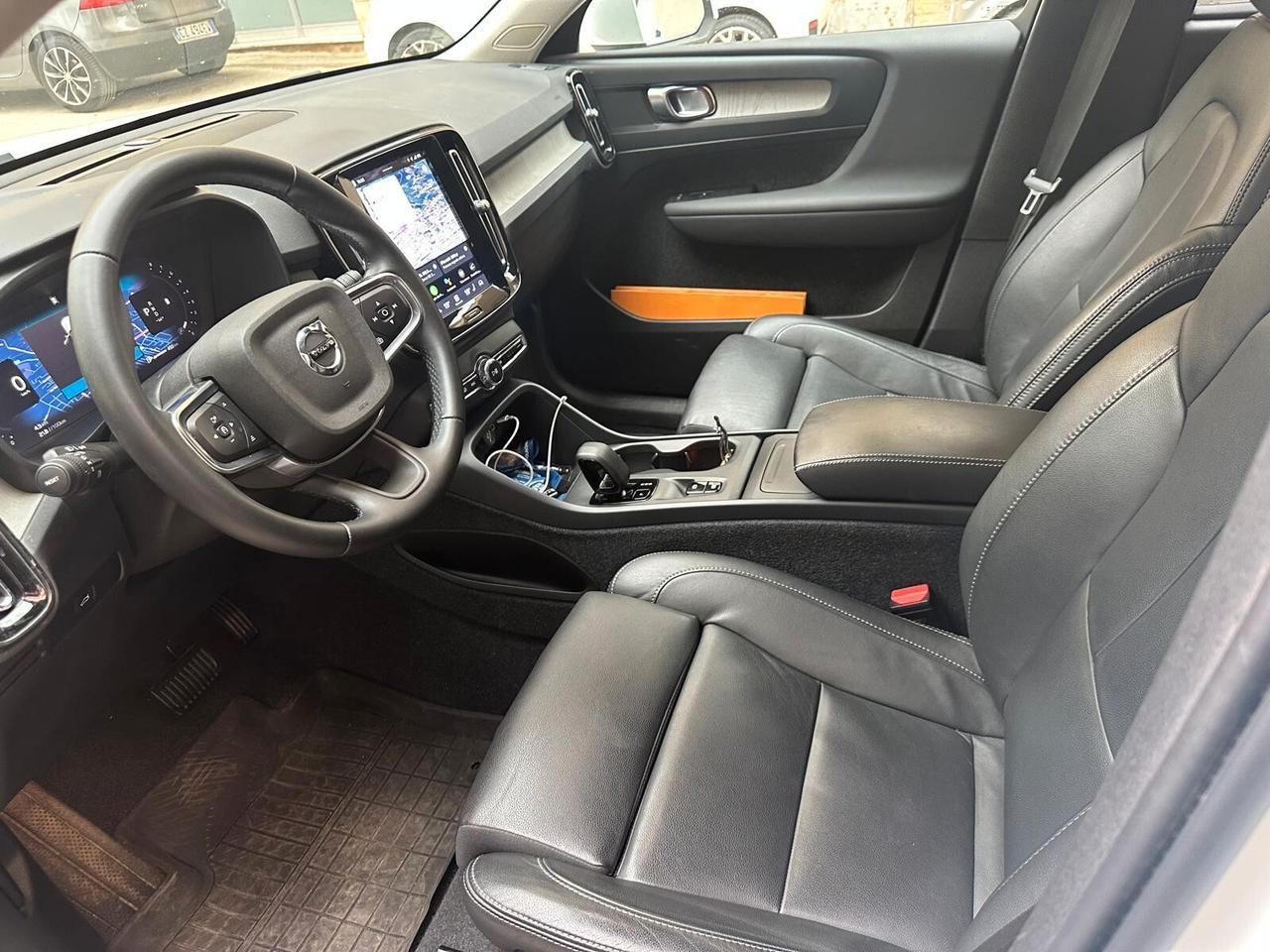 Volvo XC40 B4 2.0Mild Hybrid Core Full Opt. N1 gancio traino