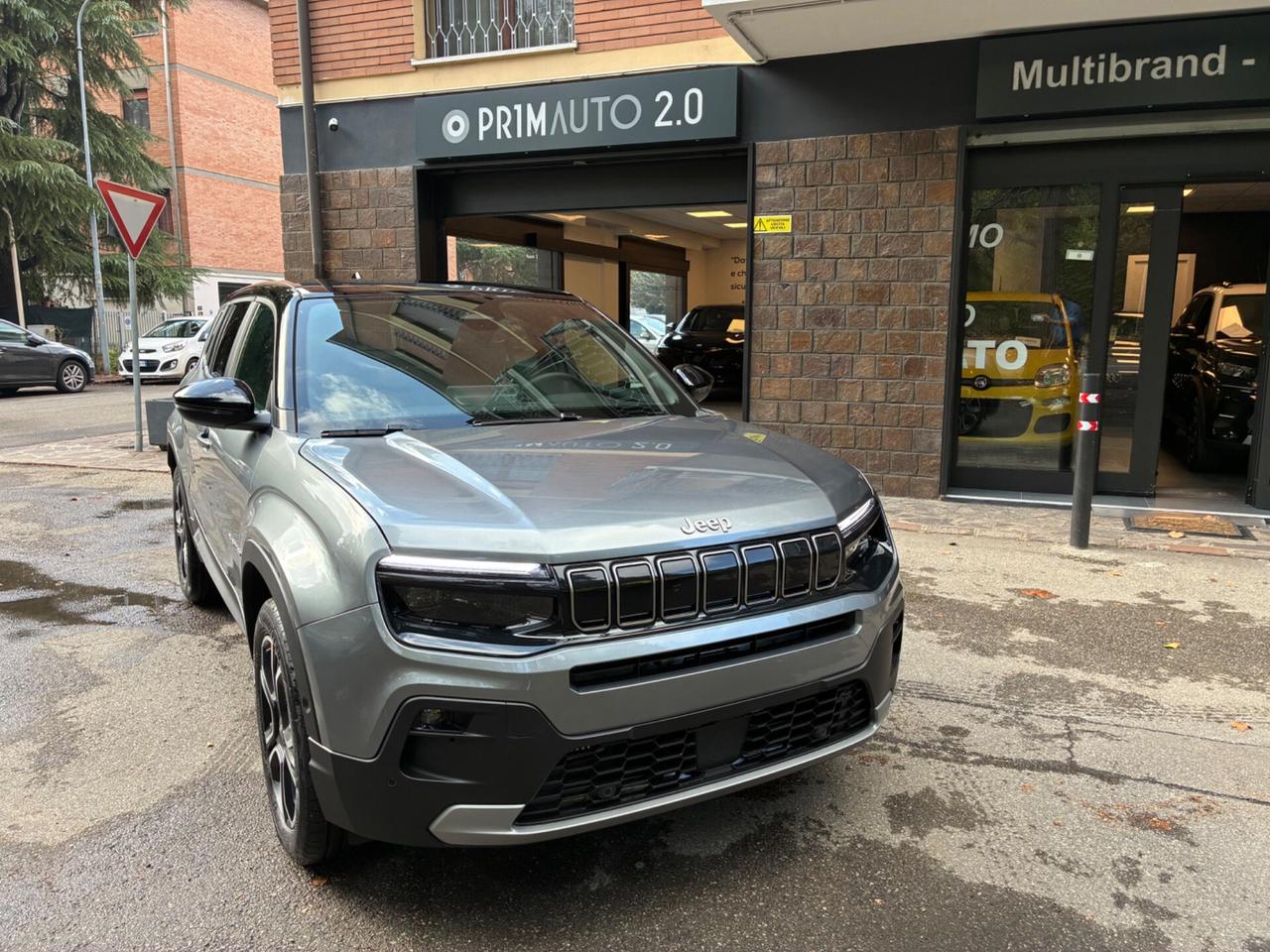 Jeep Avenger Hybrid Summit tetto apribile e navi