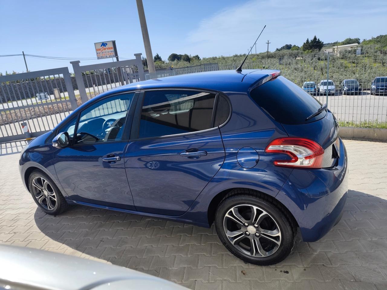 Peugeot 208 1.4 HDi 68 CV 5 porte Allure