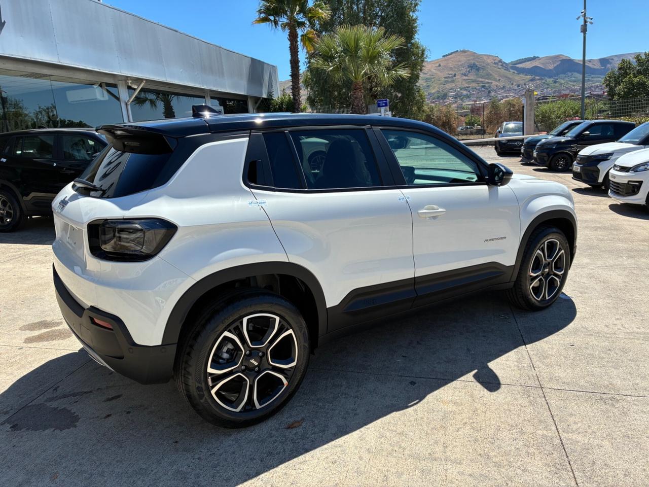 Jeep Avenger 1.2 Turbo 110 CV MHEV Summit bicolor