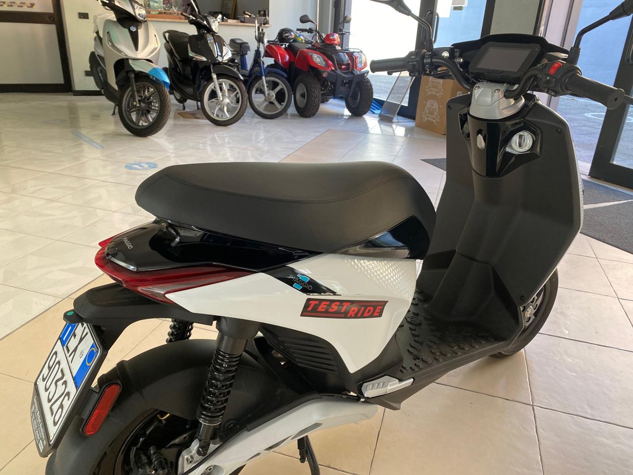 PIAGGIO ONE ACTIVE (2.7 KWH)