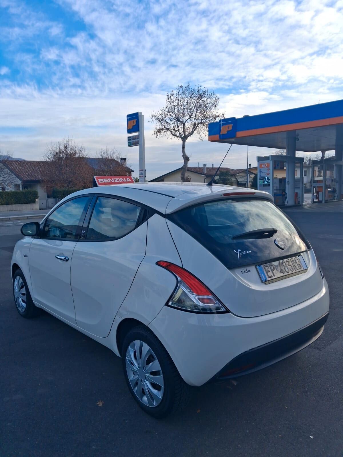 Lancia Ypsilon 1.2 69 CV 5 porte Platinum