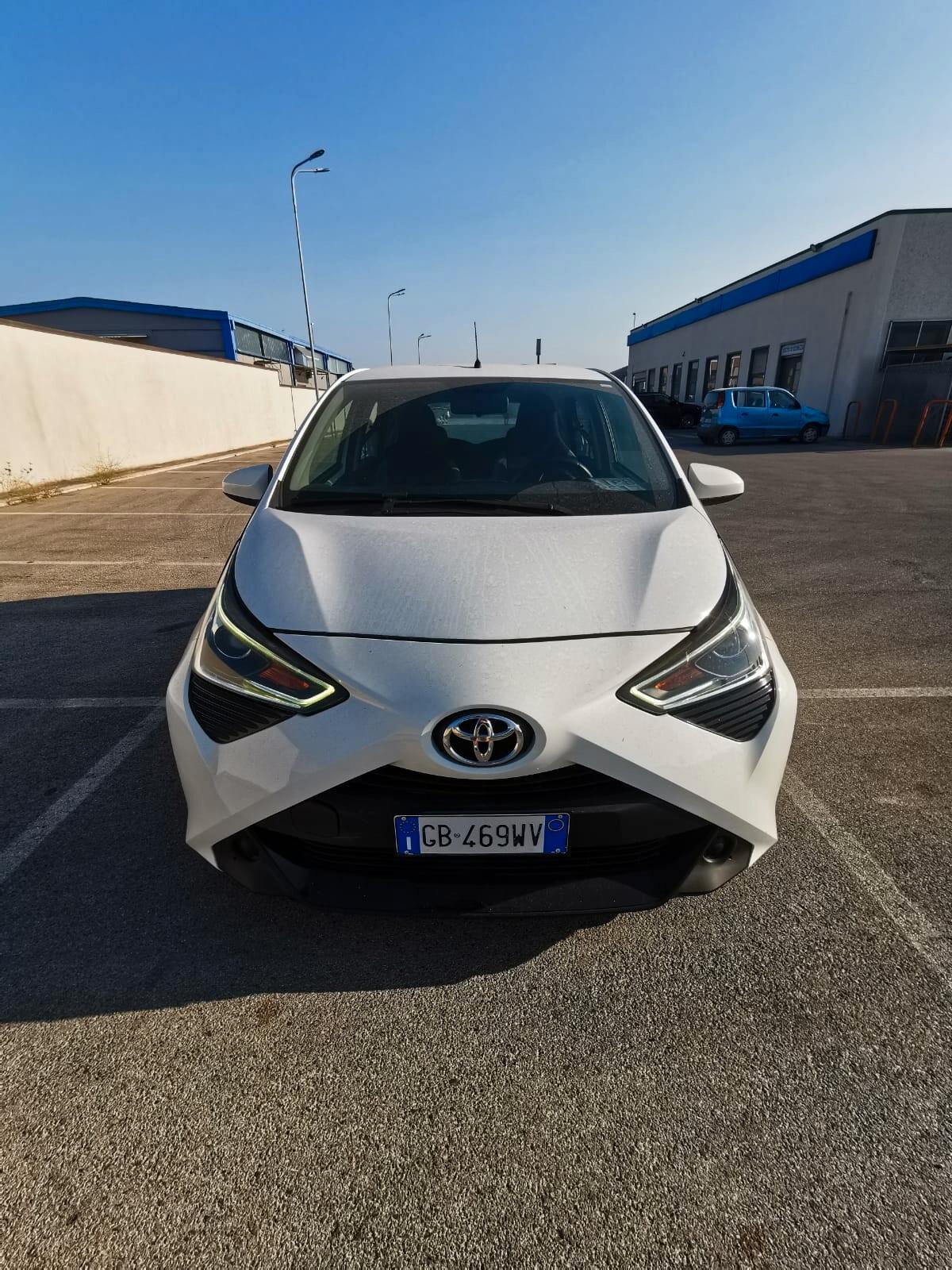 Toyota Aygo Connect 1.0 VVT-i 72CV 5P. x-business MMT