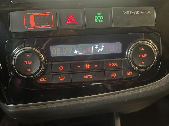 MITSUBISHI Outlander 2.2 DI-D 4WD Instyle Plus SDA 7 posti