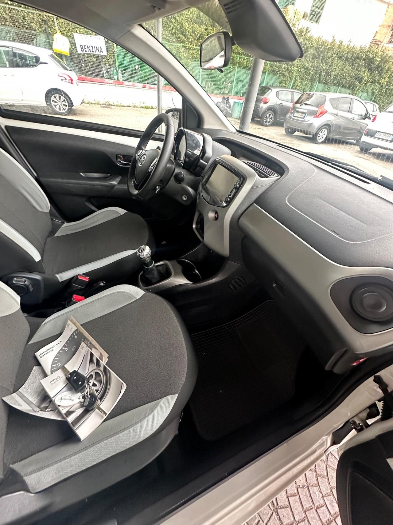 Toyota Aygo 1.0 VVT-i 69 CV 5 porte x-black TSS