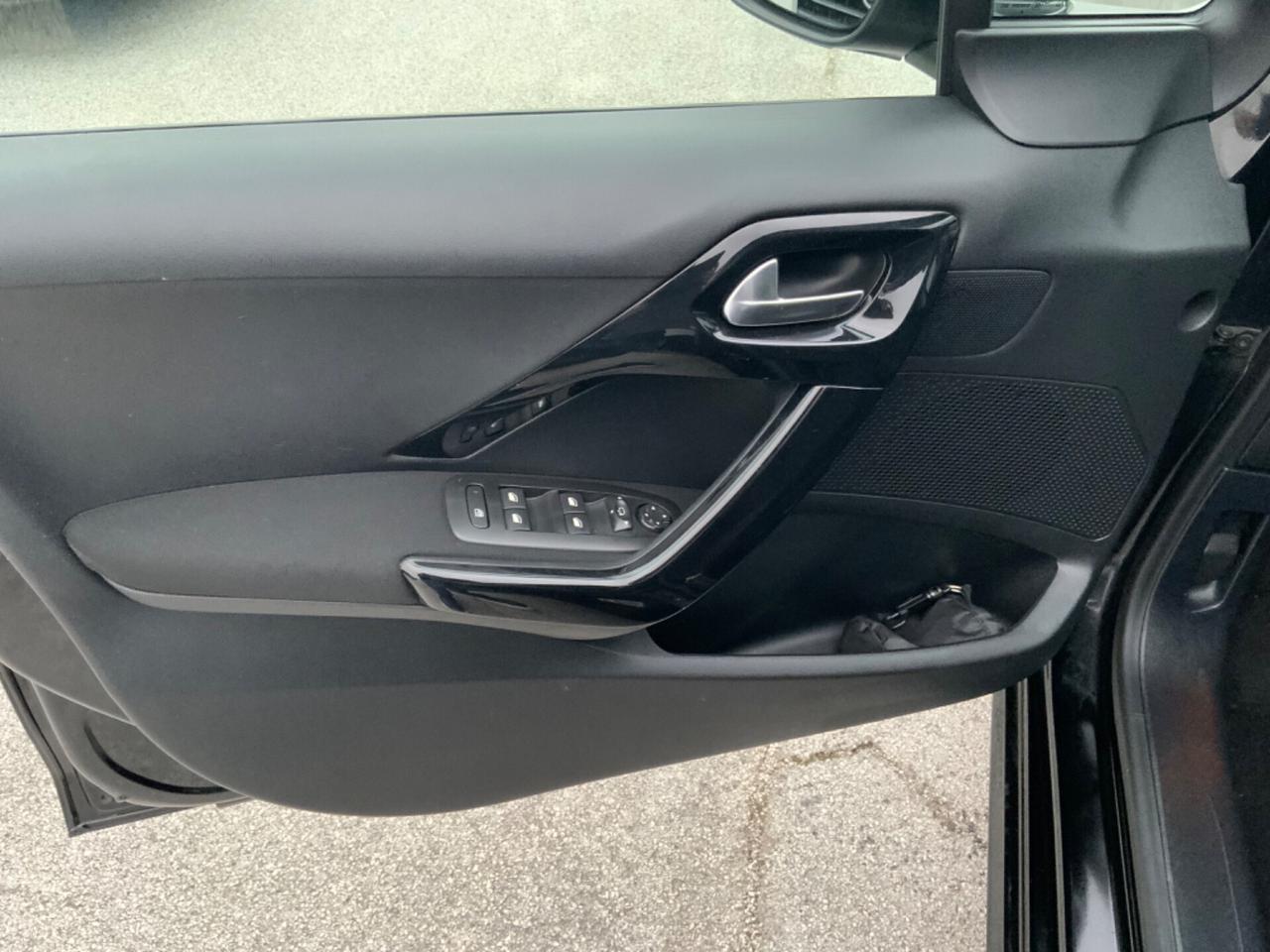 Peugeot 208 PureTech 82 5p. GPL Allure