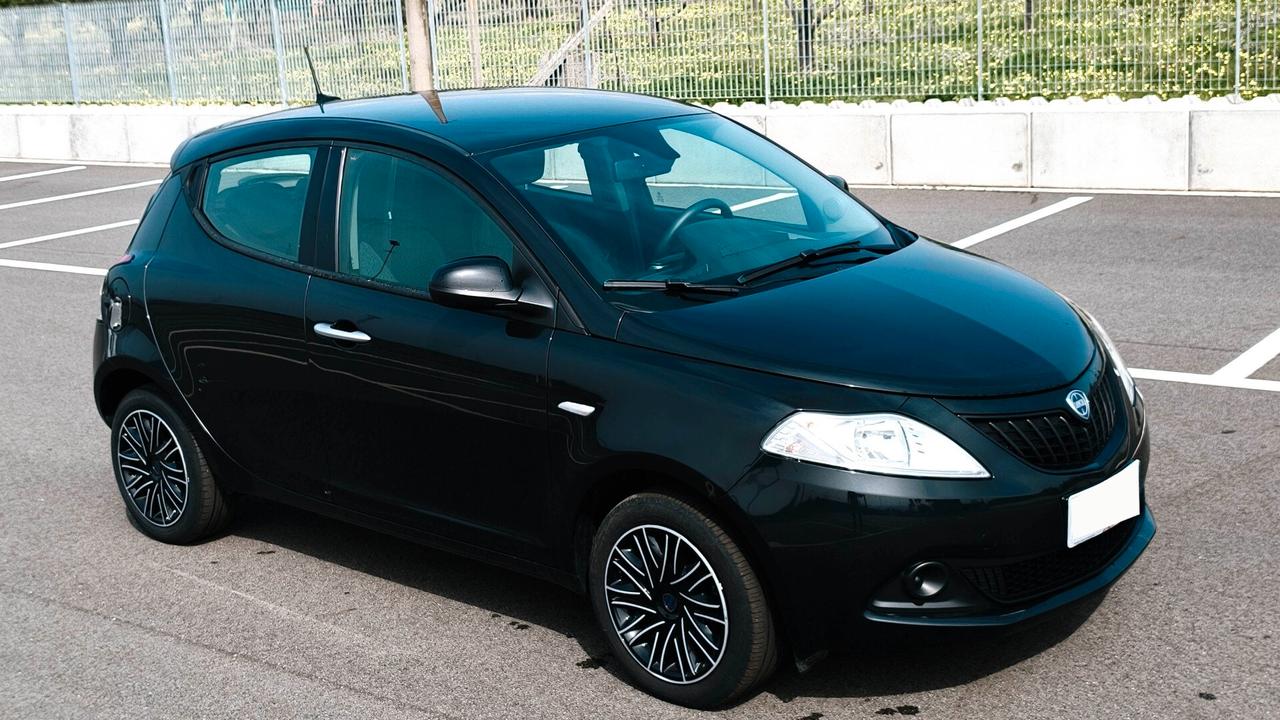 Lancia Ypsilon 1.0 FireFly 5 porte S&S Hybrid Alberta Ferretti