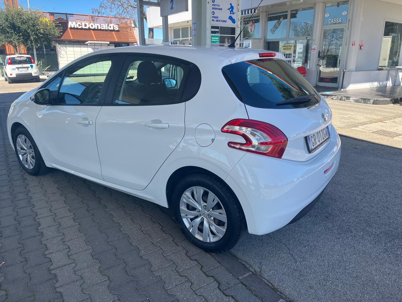 Peugeot 208 1.2 VTi 82 CV 5 porte Active km 67.000 garanzia 12 mesi