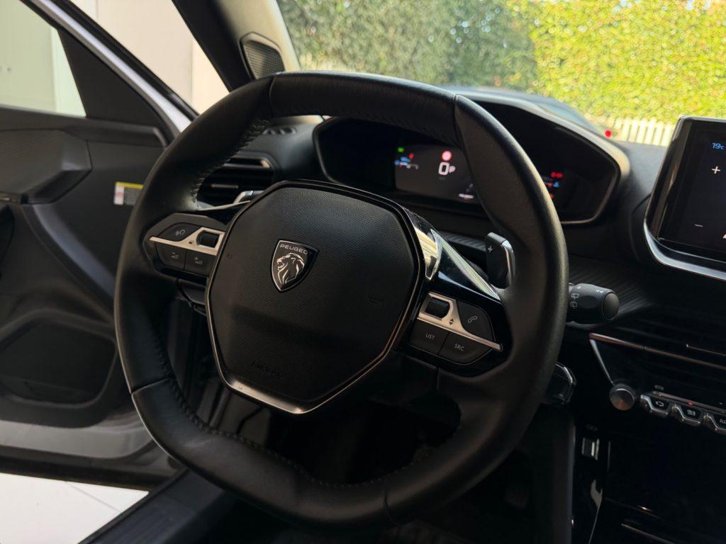 Peugeot 2008 PureTech 130 S&S EAT8 Allure da €229,00 mensili