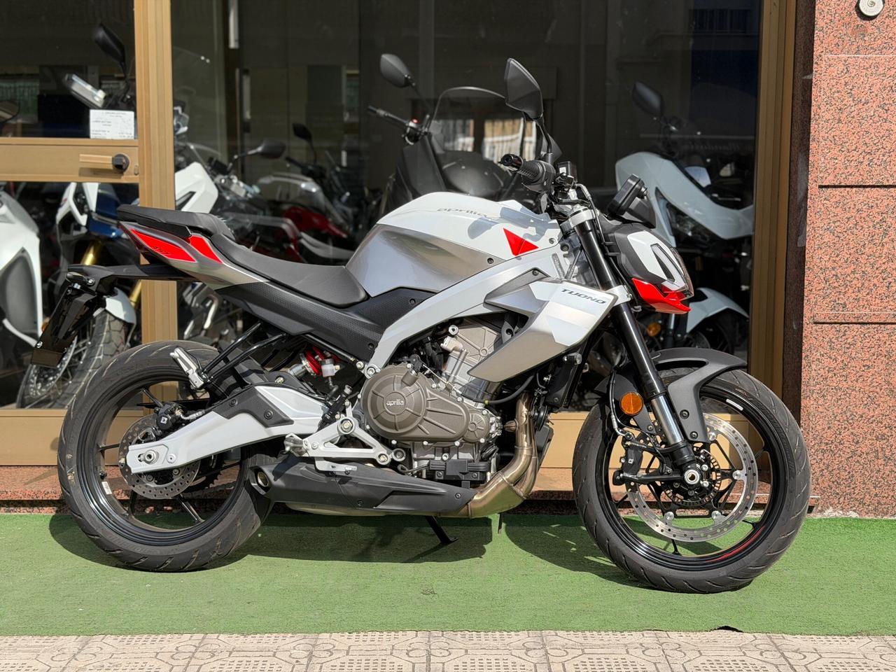 Aprilia Tuono 457 KM 0 2026 tua a soli 45€ al mese