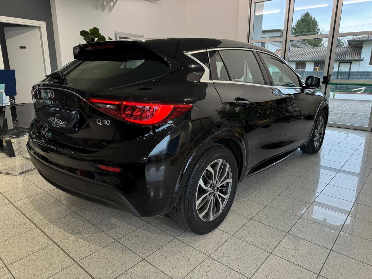 INFINITI Q30 1.6t Business 122cv - PREZZO REALE!