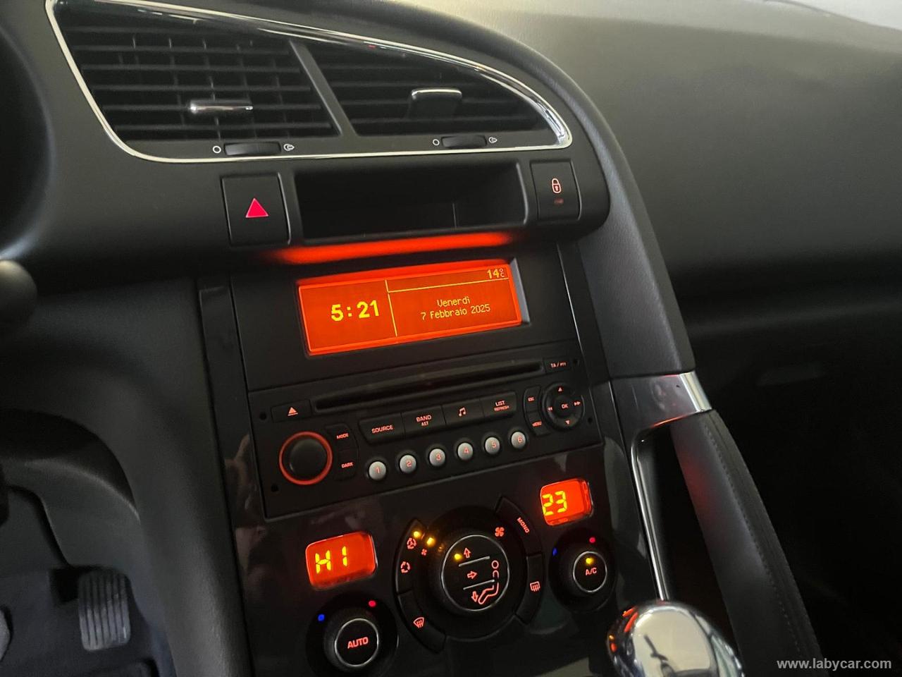 PEUGEOT 3008 1.6 HDi 110 CV ca. robot. Premium C.AUTOMATICO