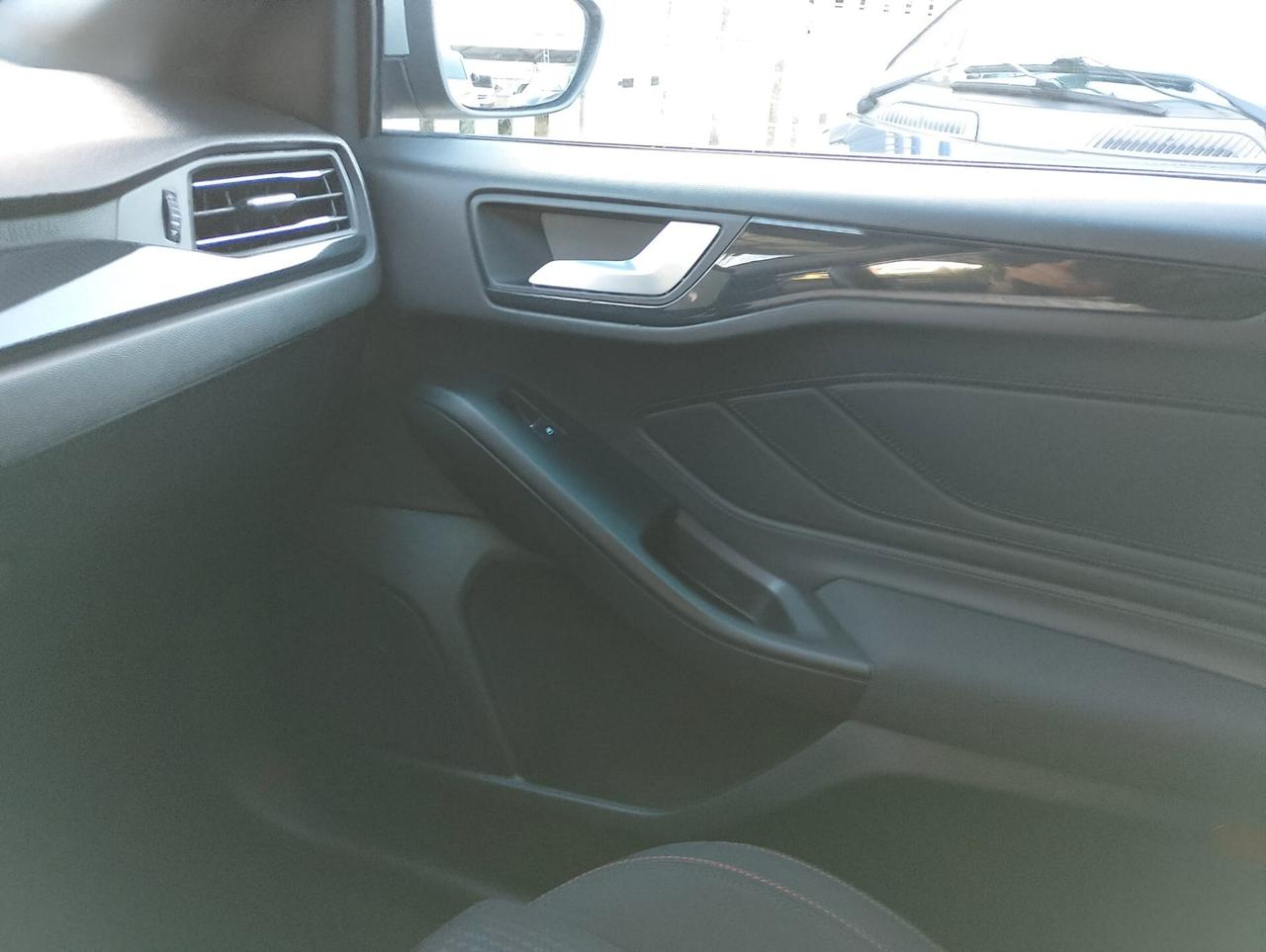 Ford Focus 1.0 EcoBoost Hybrid 155 CV Powershift 5p. ST-Line