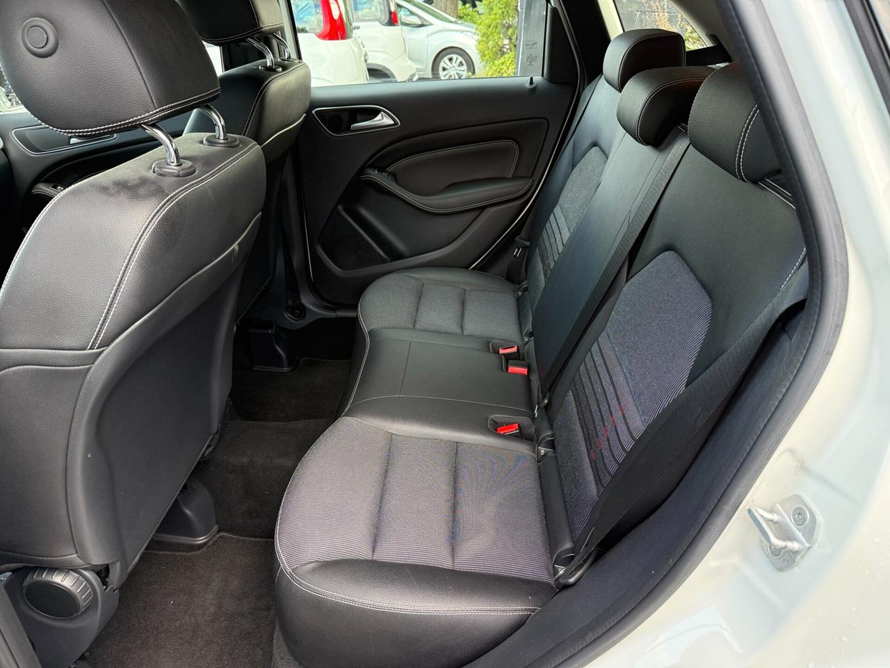 Mercedes-benz B 180 B 180 d Automatic Premium
