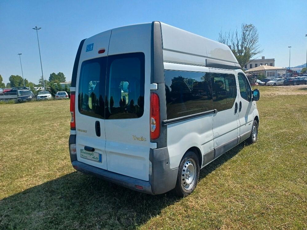 Renault Trafic 9 Posti Trasporto disabili con pedana