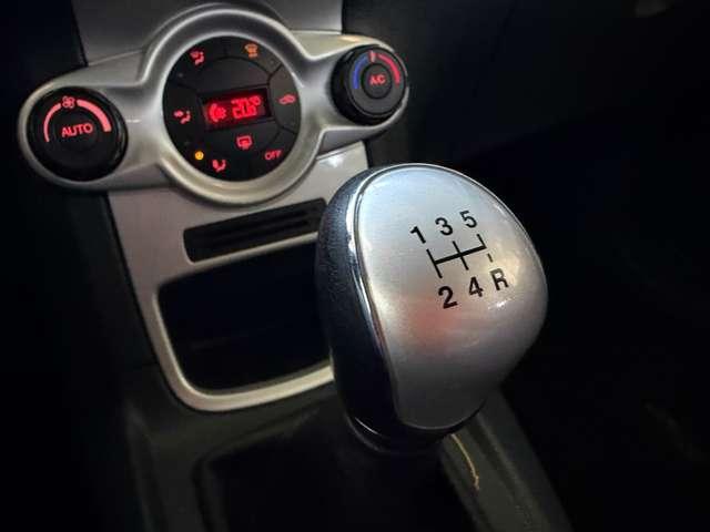 Ford Fiesta 5p 1.2 16v Titanium 82cv --SOLO 84.000KM--