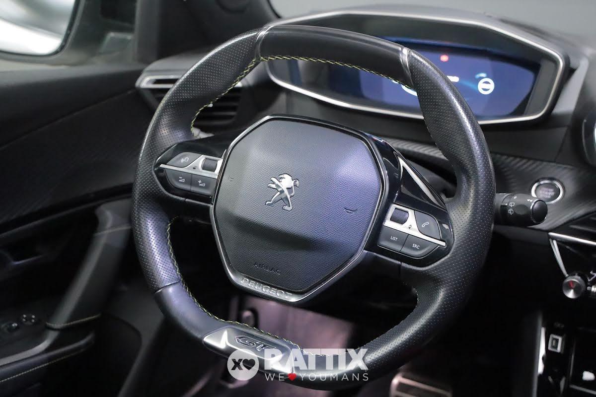 Peugeot e-2008 motore elettrico 100kW GT