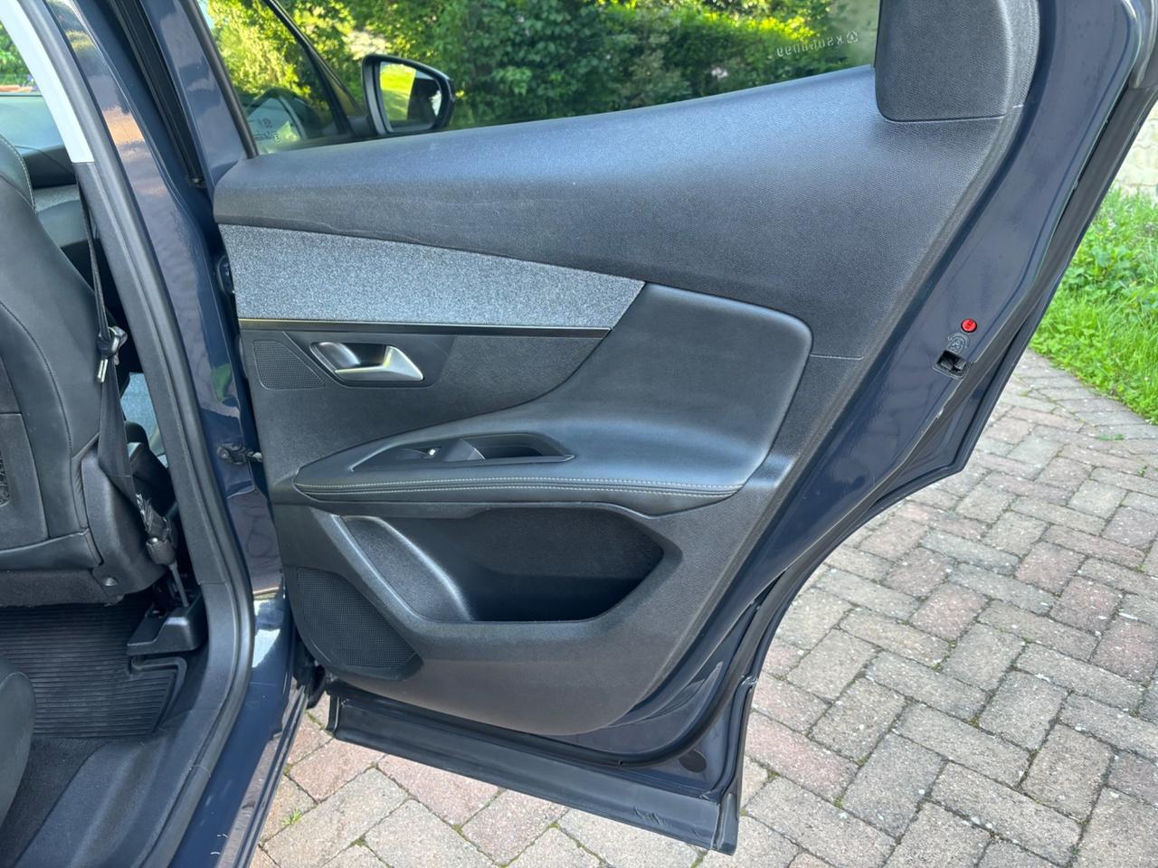 Peugeot 3008 BlueHDi 130 S&S Allure CAMBIO AUTOMATICO.