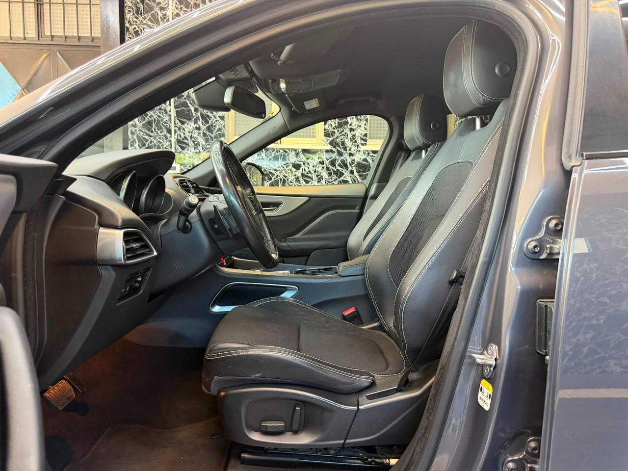 Jaguar F-Pace 3.0 D V6 300 CV AWD aut. R-Sport