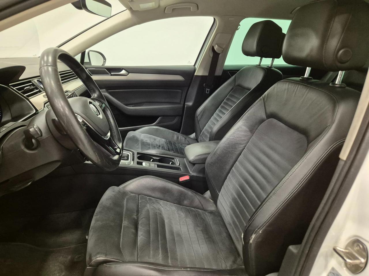 Volkswagen Passat Variant 2.0 tdi Highline 150cv dsg - ACC/Lim - Carplay - Sens. Park.