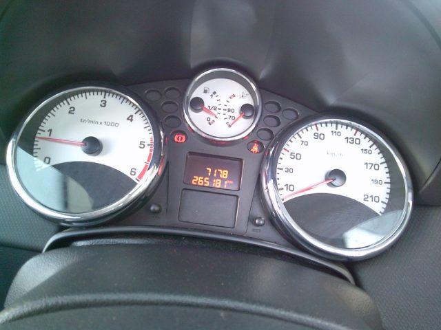 PEUGEOT 207 1.6 8V HDi 112CV CC Féline