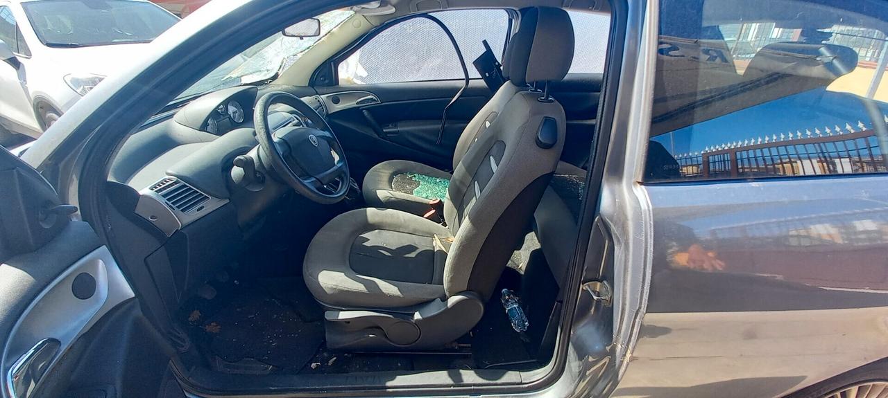 Lancia Ypsilon 1.2b senza motore 07