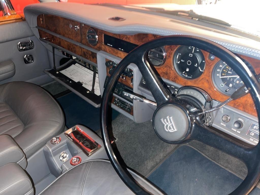 Rolls Royce Silver Spirit silver