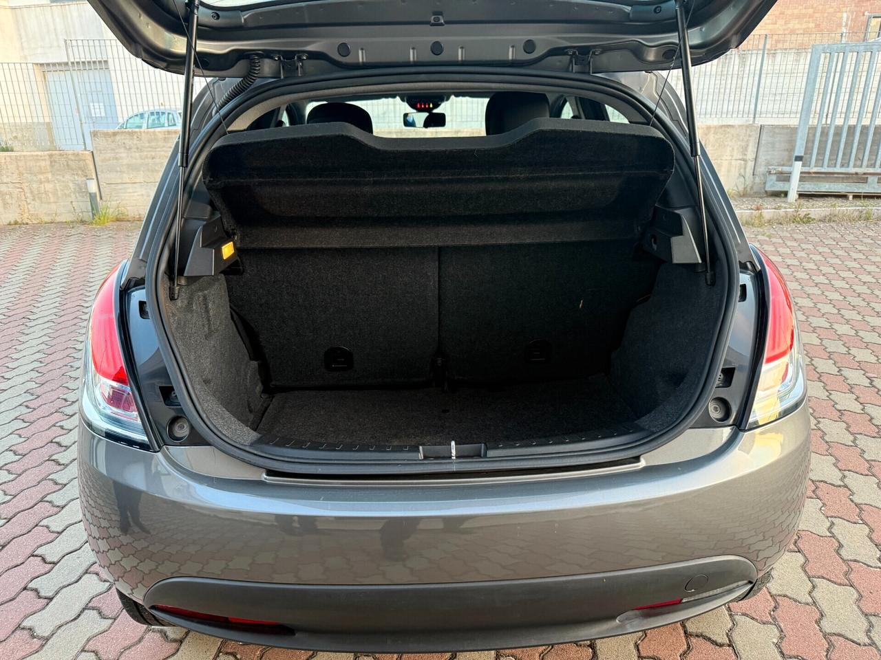Lancia Ypsilon 1.3 MJT 75 CV Platinum Pochi Km