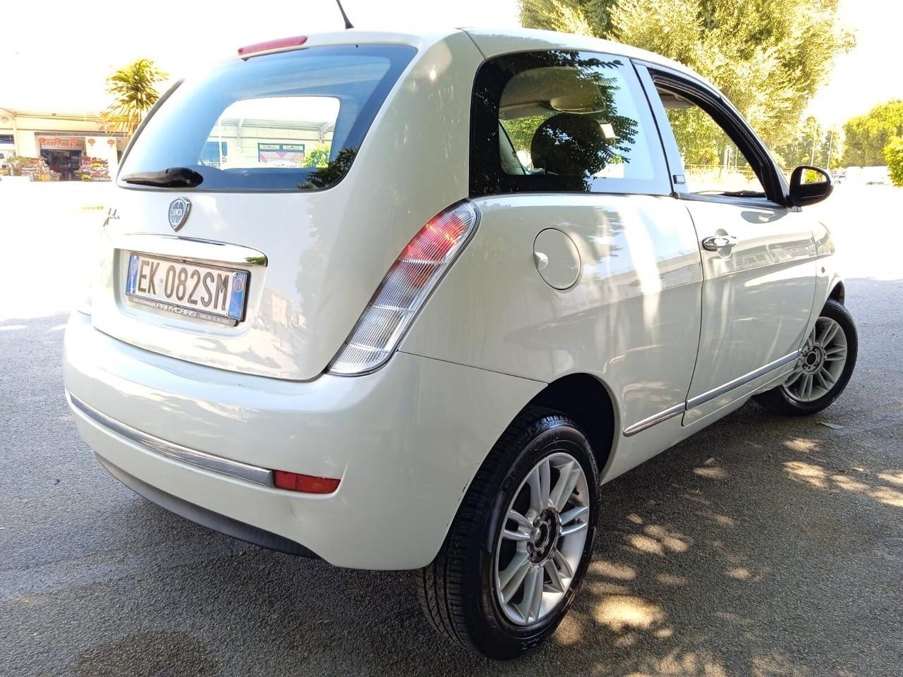 Lancia Ypsilon 1.2 69 CV Unyca BENZ/METANO