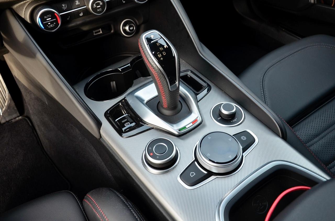 ALFA ROMEO GIULIA 2.2 T COMPETIZIONE Q4 209cv AUTO, PARI AL NUOVO, UFF ITALIANA, FULL OPTIONAL, HARMAN&KARDON, FARI MULTIBEAM, RETROCAMERA, PERMUTE