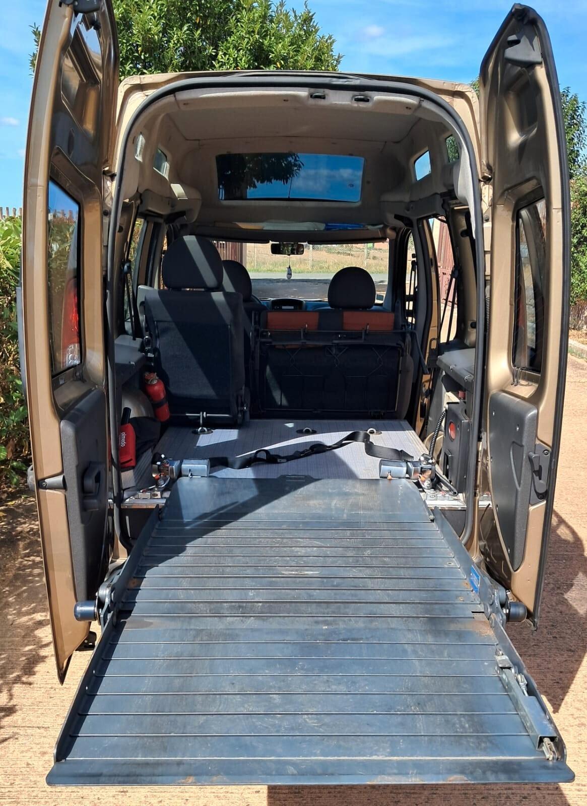 Fiat Doblo 1.9 JTD TETTO ALTO TRASPORTO DISABILI POCHI KM