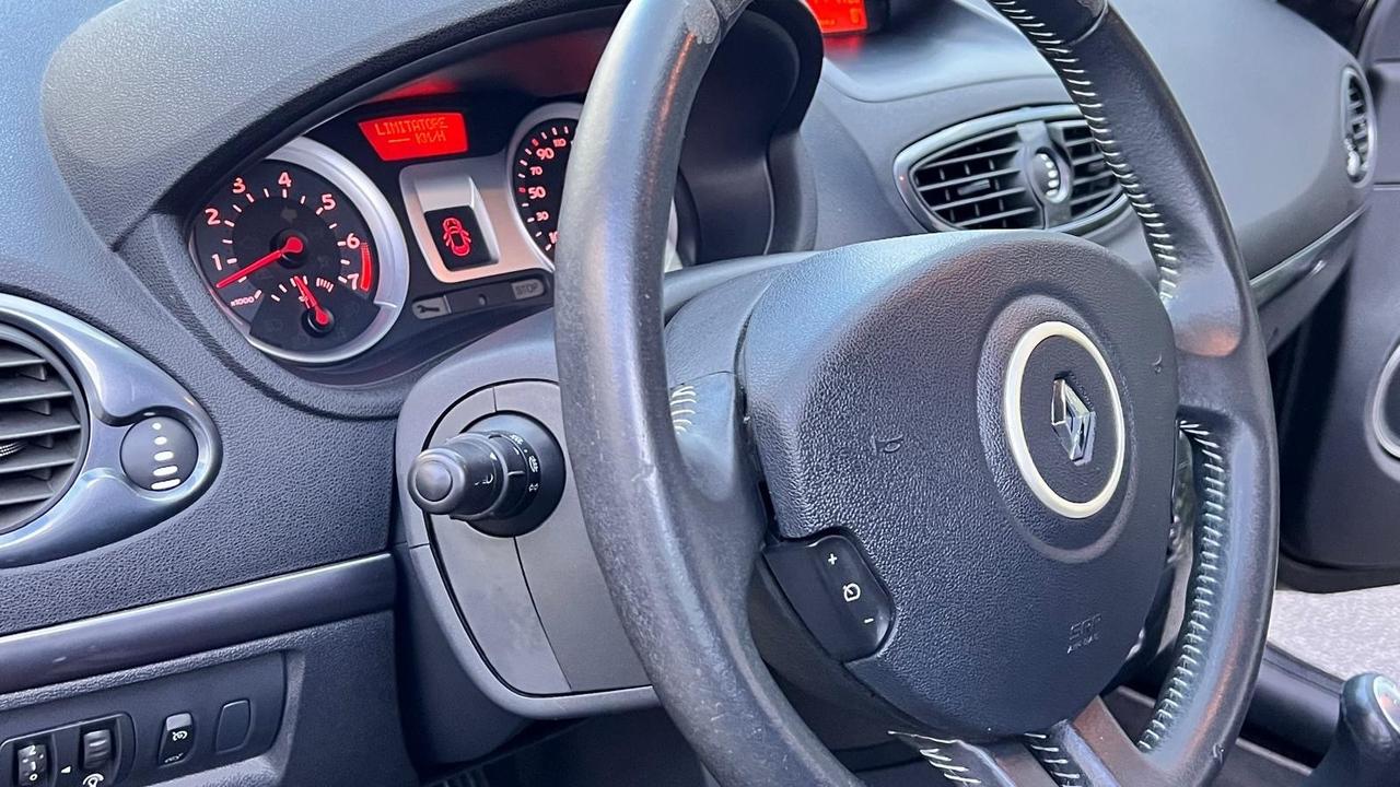 Renault Clio 1.2 16V 5 porte Le Iene Unico proprietario ok neo patentati