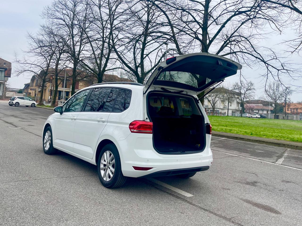 Volkswagen Touran 1.6 TDI 115 CV SCR DSG Comfortline BlueMotion Tech.