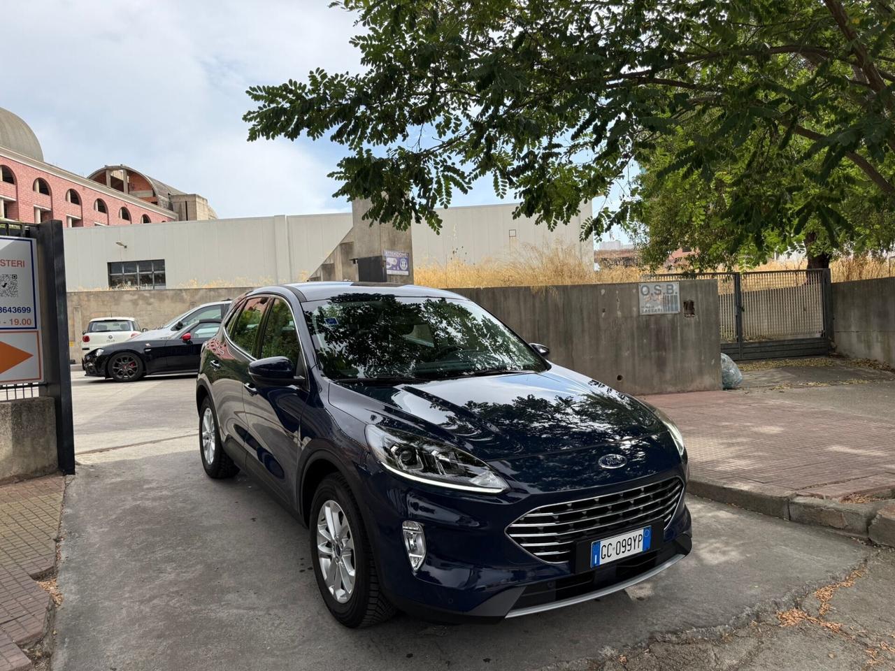 Ford Kuga 1.5 KM. 49.000! NEW MODEL