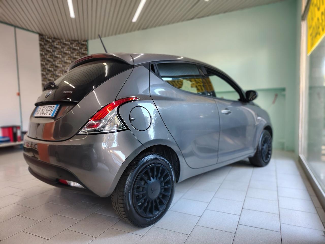 Lancia Ypsilon Hybrid AL PREZZO DEL BENZINA!!!