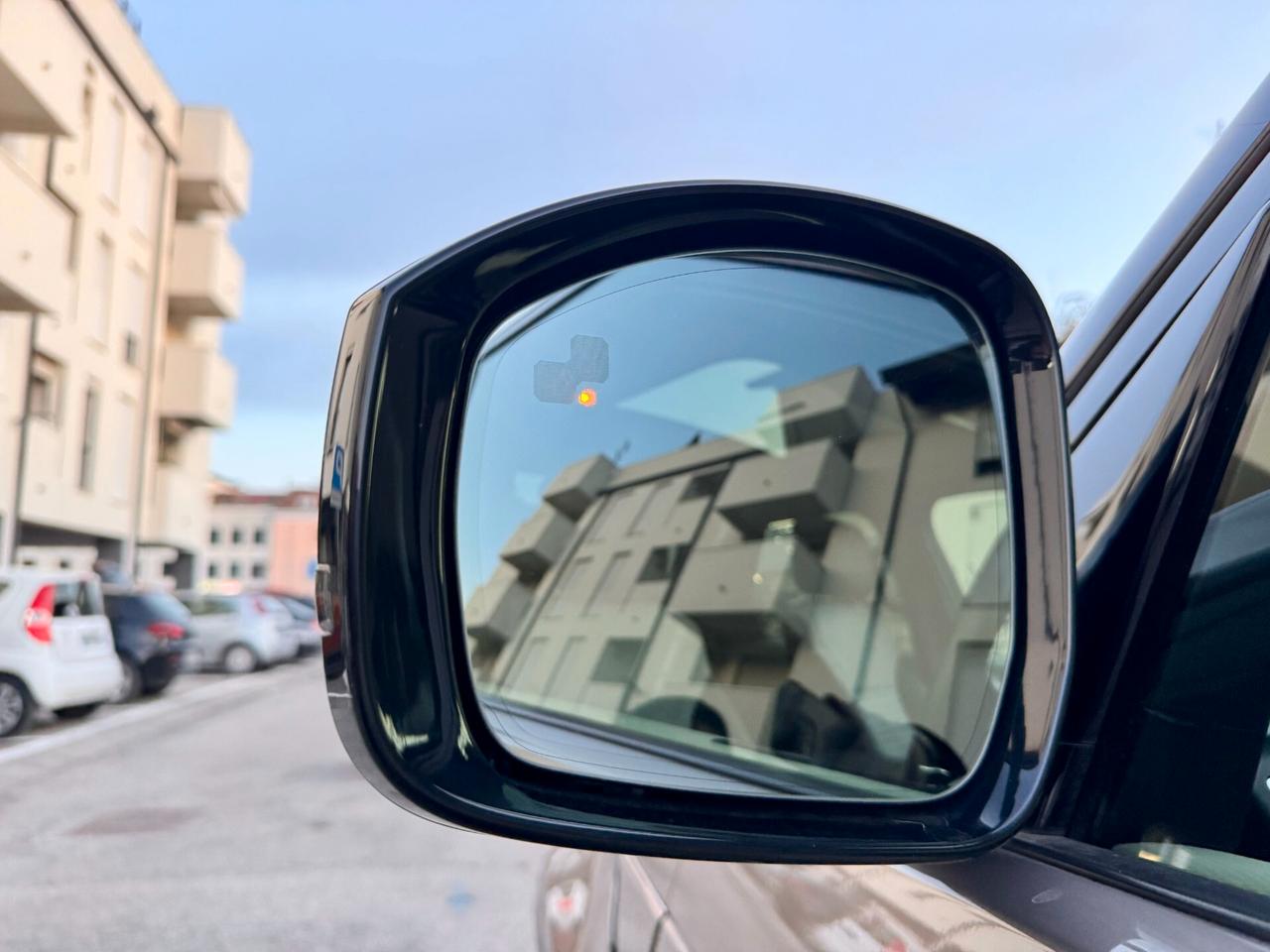 Land Rover Discovery 3.0d i6 mhev R-Dynamic SE awd 249cv 7p auto