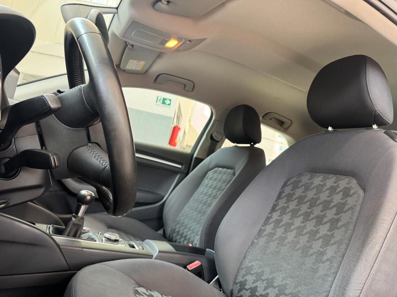 Audi A3 3P 1.6 TDI 105 CV YOUNG