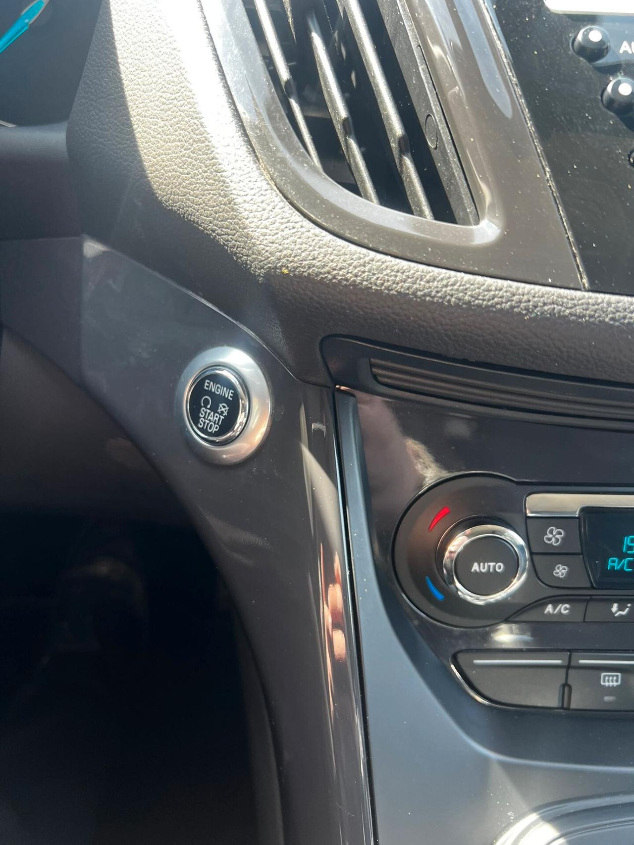 Ford Kuga 2.0 TDCI 150 CV S&S 2WD Titanium