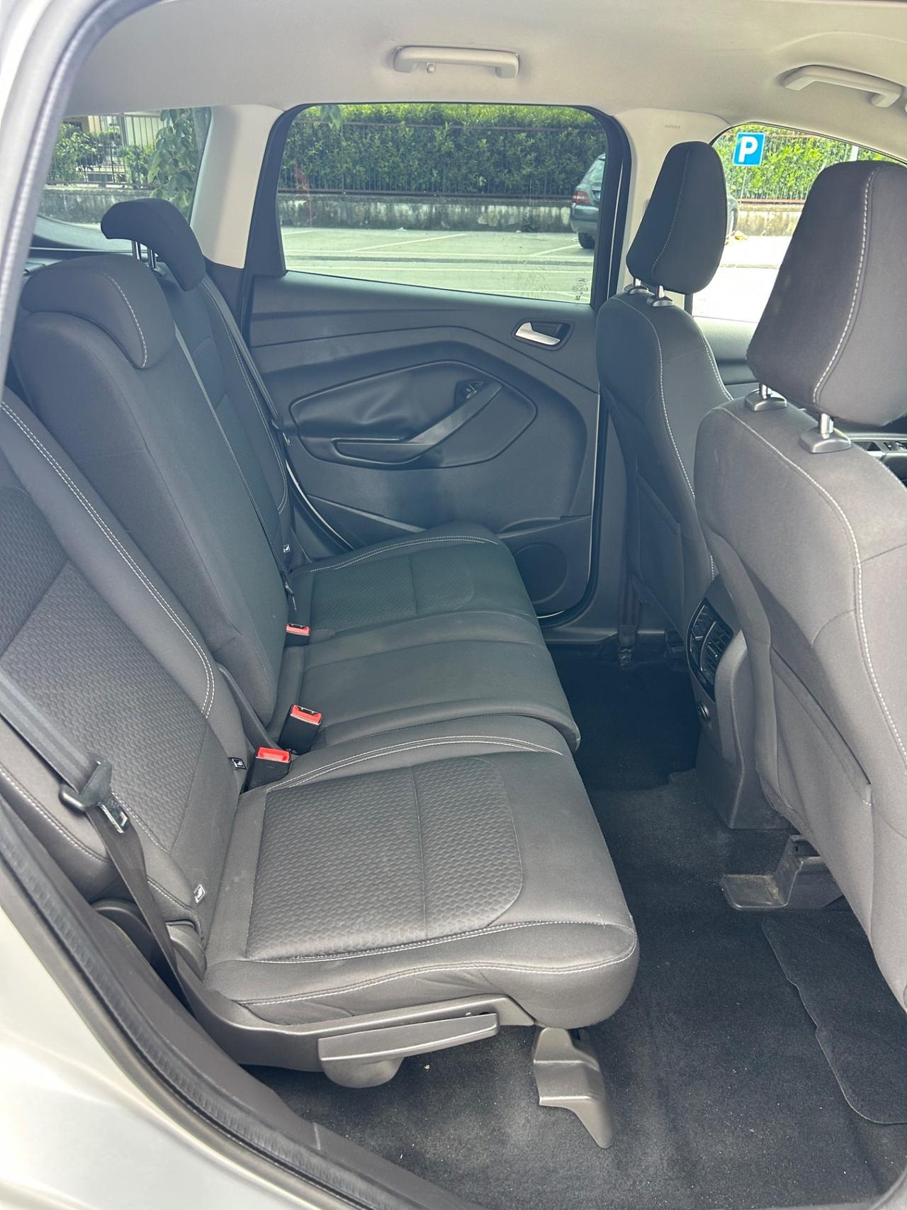 Ford Kuga 1.5 TDCI 120 CV S&S 2WD ST-Line