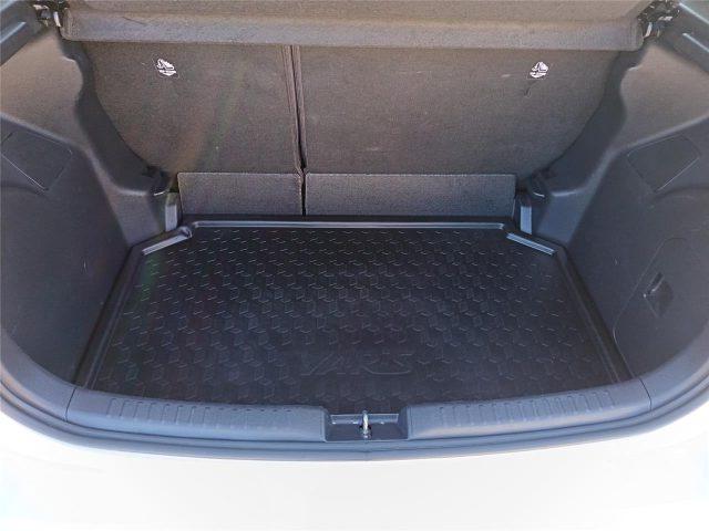 TOYOTA Yaris 4ª serie 1.0 5 porte Trend