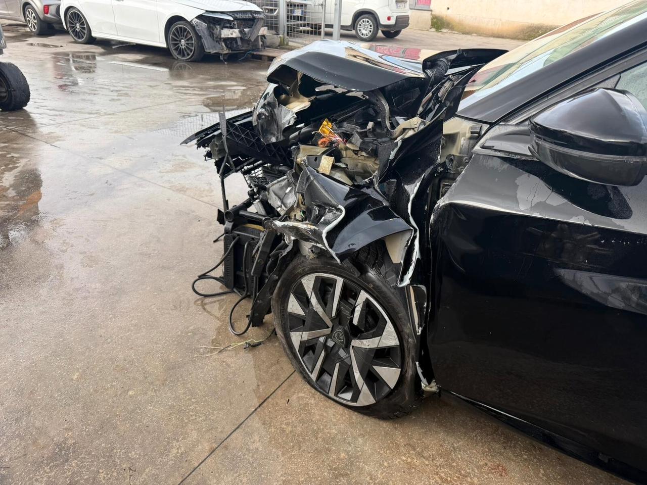 Peugeot 208 1,2 sinistrato - 2025