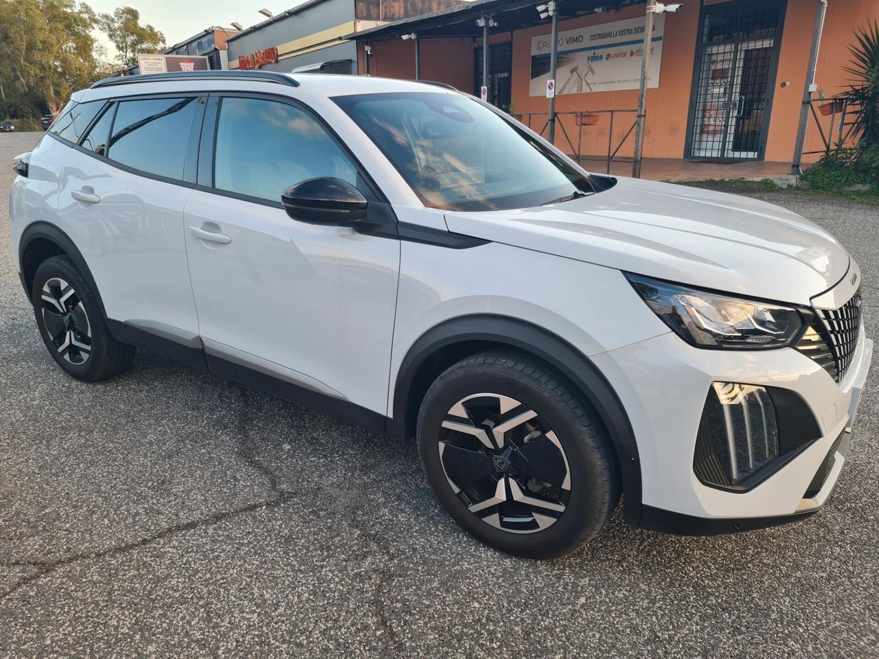 Peugeot 2008 PureTech 100 S&S Allure*NAVIGATORE*CARPLAY*