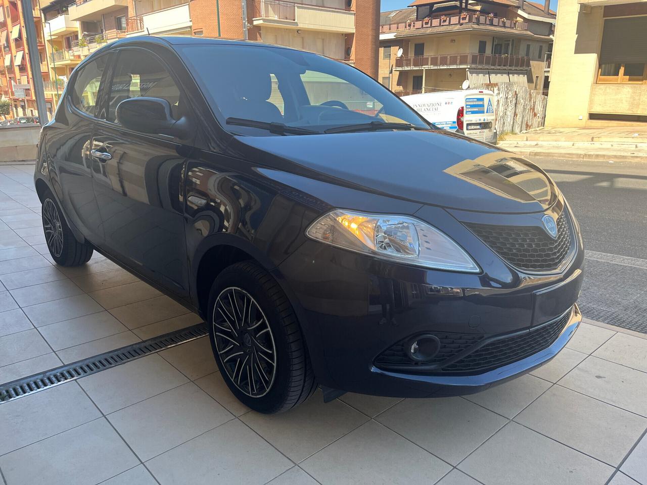 Lancia Ypsilon 1.0 Hybrid Gold 5 Posti