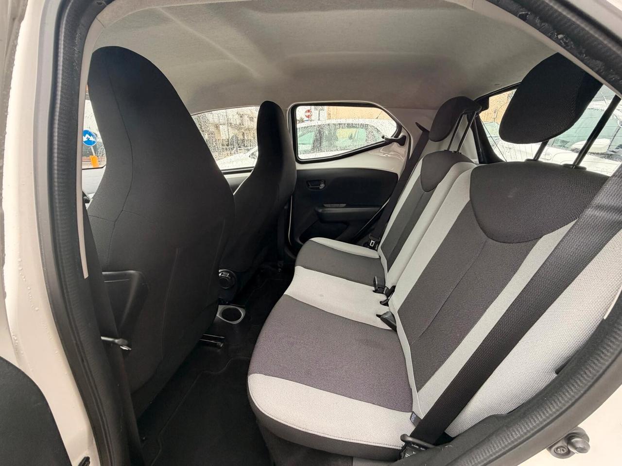 Toyota Aygo 1.0 VVT-i 69 CV 5 porte x-black